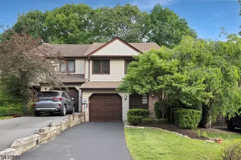 89 Stockton Ct, Morris Plains, NJ 07950