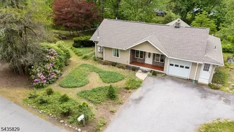 13 Island Trl, Hewitt, NJ 07421