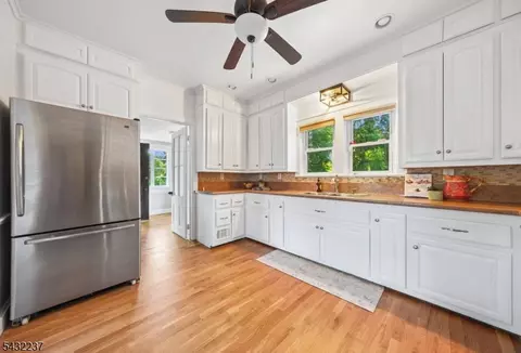 Entry Way - 500 Berkeley Ave, City Of Orange, NJ 07050 photo 2 of 8