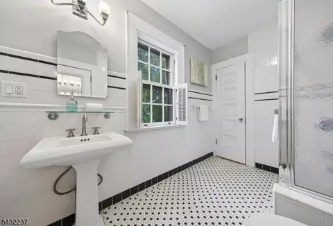 Bath - 500 Berkeley Ave, City Of Orange, NJ 07050 photo 4 of 4