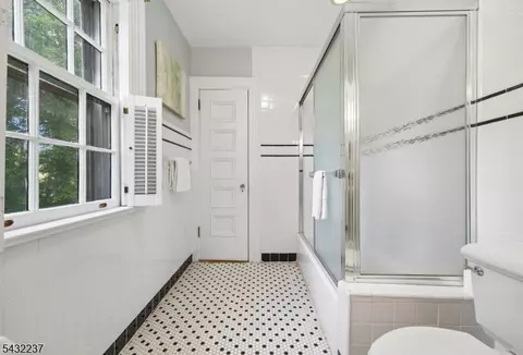Bath - 500 Berkeley Ave, City Of Orange, NJ 07050 photo 3 of 4