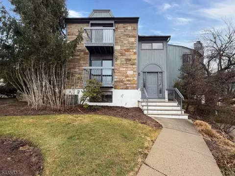 58 Kensington Ct #58, Hackettstown, NJ 07840