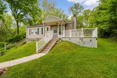16 High St, Blairstown, NJ 07825
