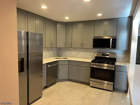 15 Potomac Dr, Basking Ridge, NJ 07920