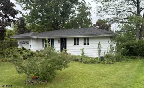 160 Hayes Ave, Clark, NJ 07066