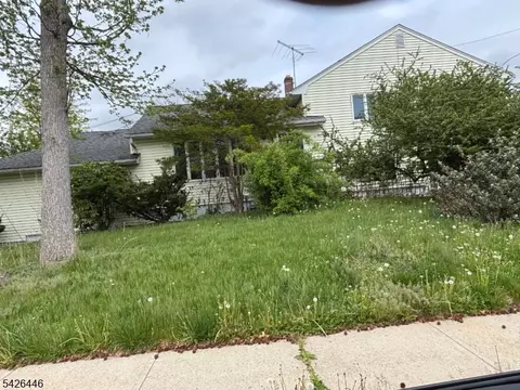 6 Grand St, Clark, NJ 07066