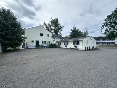 6 Grand St, Clark, NJ 07066