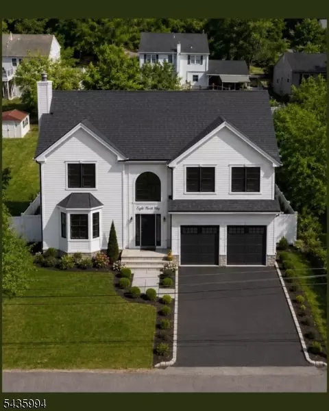 8 North Way, Hopatcong Boro, NJ 07843