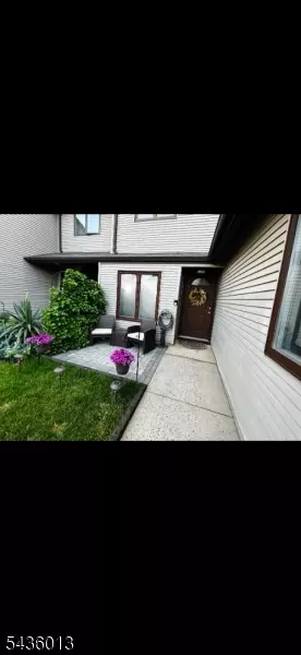 4 Peach Ct, Flemington, NJ 08822