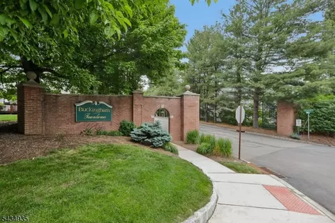 49 Buckingham Ct, Randolph, NJ 07869