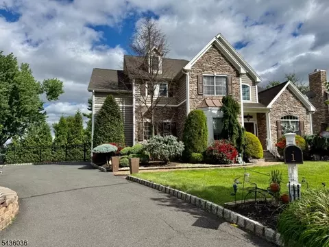 1 Hartman Ct, Clark, NJ 07066