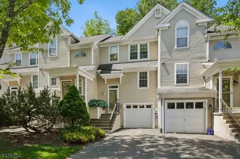 23 Rushmore Ln, Hackettstown, NJ 07840