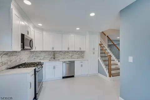 311 W 3rd Ave, Roselle, NJ 07203