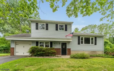 10 Lynnfield Ter, Phillipsburg, NJ 08865