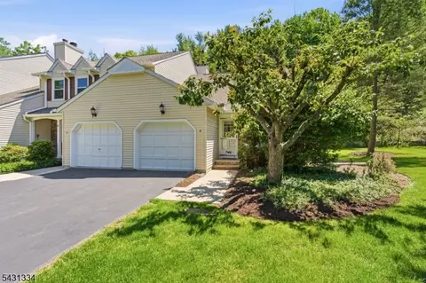6 Carriage Ln, Sparta, NJ 07871