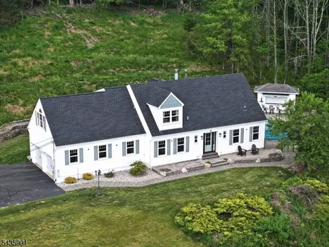 7 Perry Rd, Branchville, NJ 07826