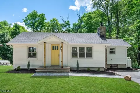 8 Shawondasee Rd, Highland Lakes, NJ 07422