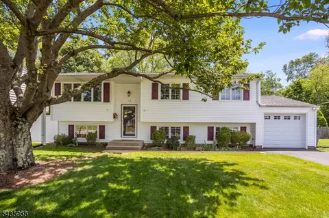 52 Saint Marys Dr, Succasunna, NJ 07876