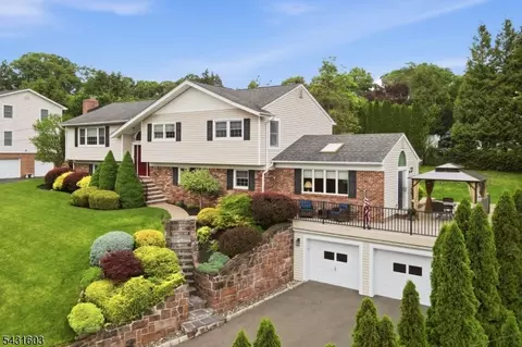 17 Kiowa, Oakland, NJ 07436