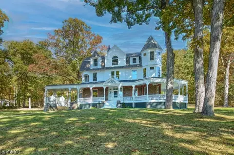 211 Mountainside Rd, Mendham Twp, NJ 07945