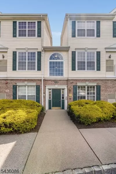 62 Limerick Ln, Phillipsburg, NJ 08865