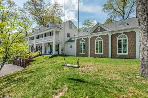 45 Junard Dr, Morristown, NJ 07960