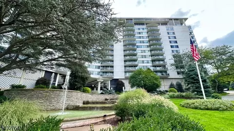 1 Claridge Dr #1000, Verona, NJ 07044