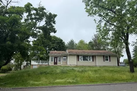 125 Hillcrest Dr, Milford, NJ 08848