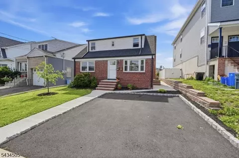 91 Charles St, Belleville, NJ 07109