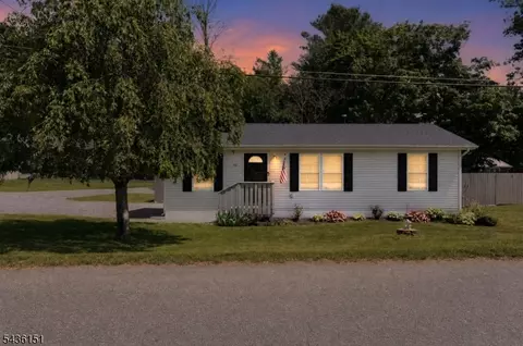 16 Clover Ln, Glenwood, NJ 07418