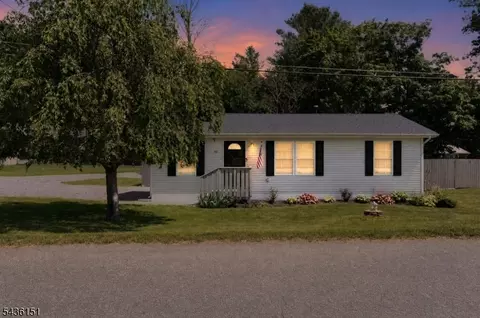 16 Clover Ln, Glenwood, NJ 07418