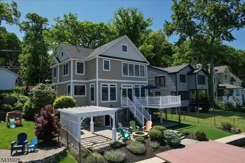 41 E Shore Rd, Denville, NJ 07834