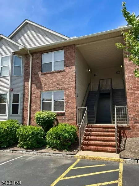32 Rebecca Rd, East Hanover, NJ 07936