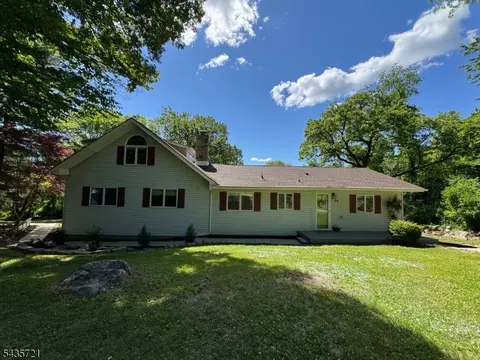 24 Skytop Rd, Long Valley, NJ 07853
