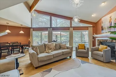 35 Indian Run, Watchung, NJ 07069