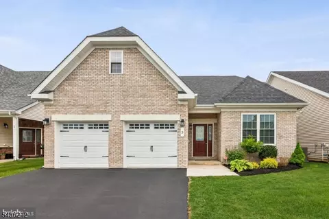 3 Samarpan Ct, Robbinsville Twp, NJ 08520