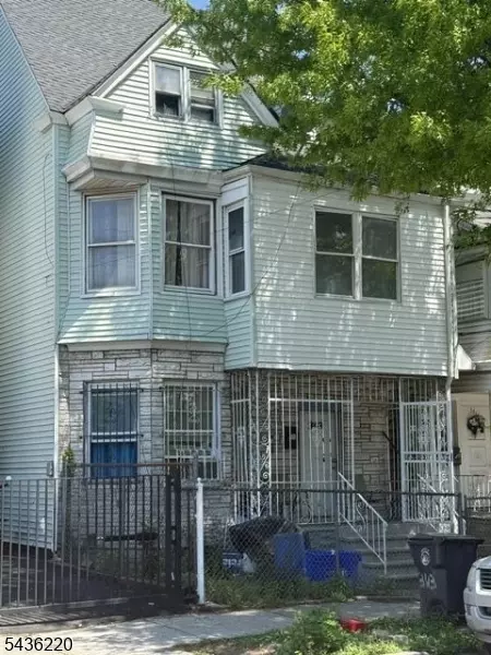 343 7th Ave W, Newark, NJ 07107