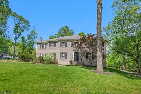 9 Wooded Hill Ln, Randolph, NJ 07869