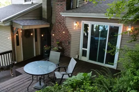 162 Lakeside Dr, Belvidere, NJ 07823