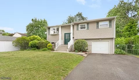 8 Robin Rd, Somerville, NJ 08876
