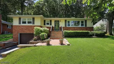 5 Johanna Ln, Watchung, NJ 07069
