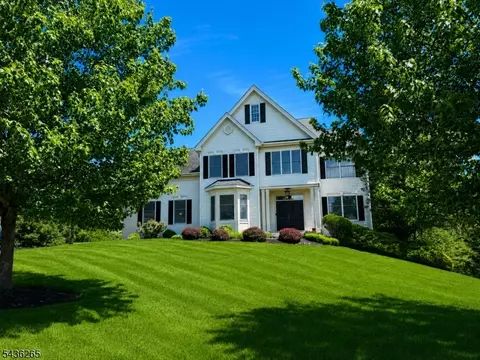 18 Steeple View Ct, Lambertville, NJ 08530