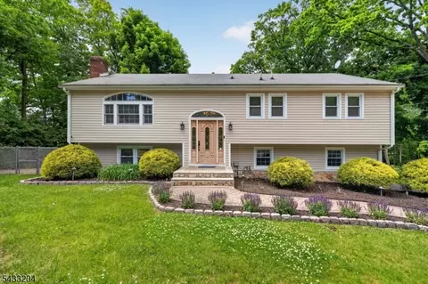 34 Sweetman Ln, West Milford, NJ 07480