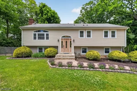 34 Sweetman Ln, West Milford, NJ 07480