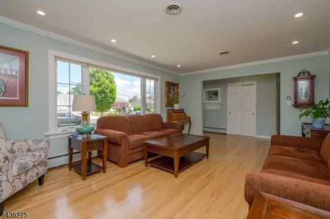 108 Howard Ave, Middlesex, NJ 08846 photo 5