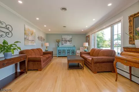 108 Howard Ave, Middlesex, NJ 08846 photo 4
