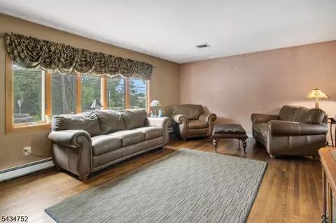 185 Ratzer Rd, Wayne, NJ 07470