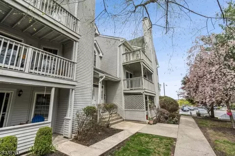 8 Quartz Ln, Paterson, NJ 07501