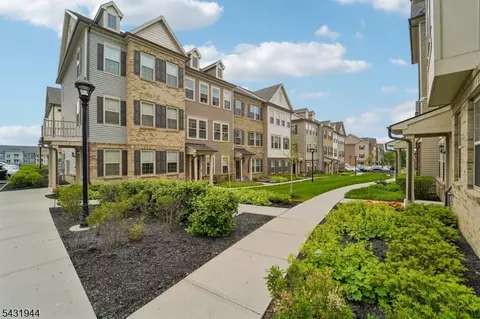 1 Haralson Ct, Livingston, NJ 07039