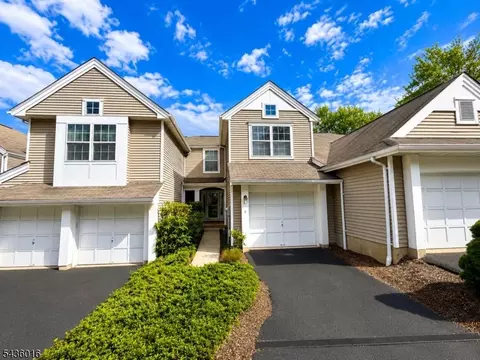 4 Woodmont Dr, Randolph, NJ 07869